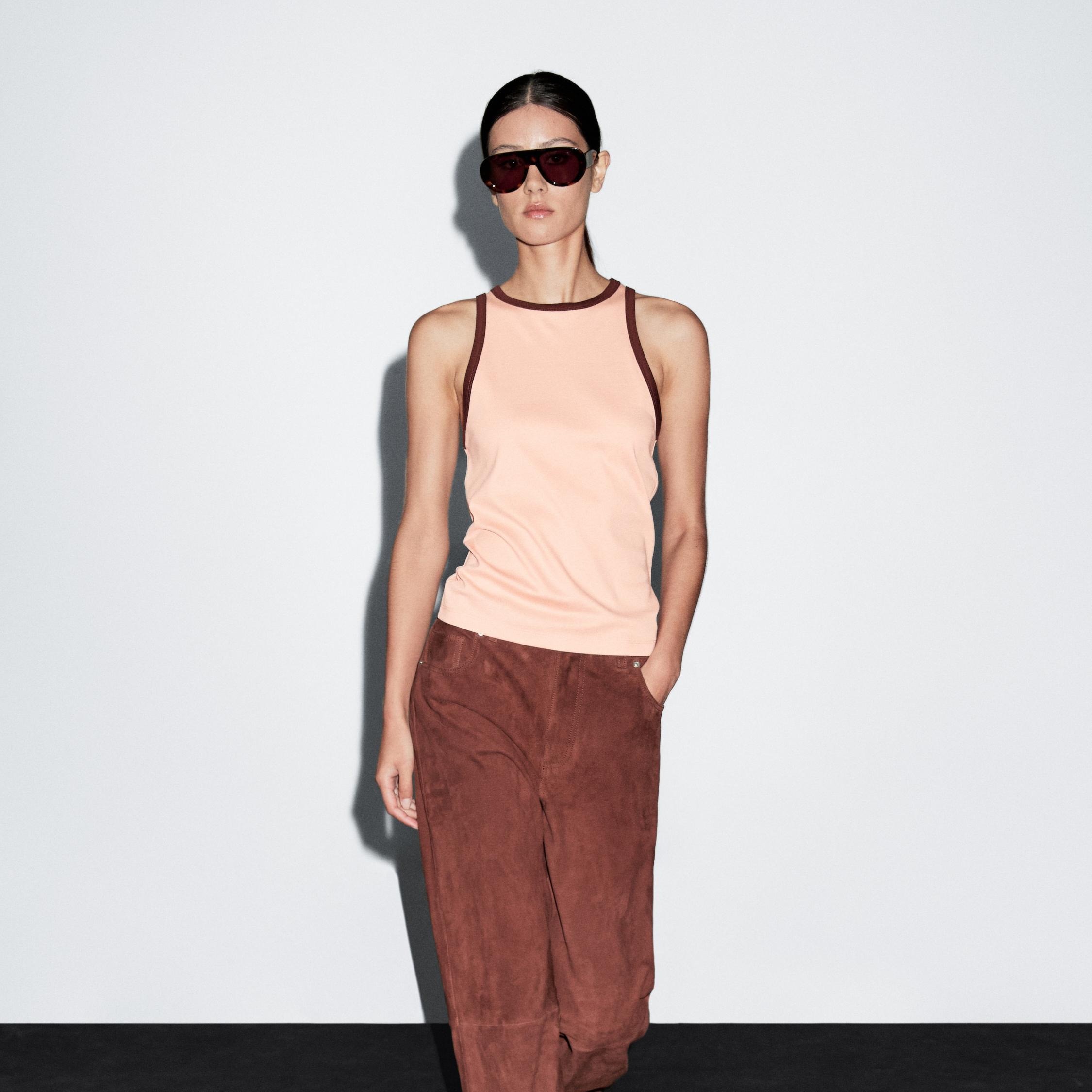 Top halter detalle contraste