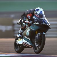 John McPhee sorprende en Argentina y lidera unos lentos entrenamientos libres en la categoría de Moto3