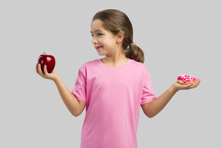Qué alimentos elegir y cuáles evitar para prevenir la obesidad infantil
