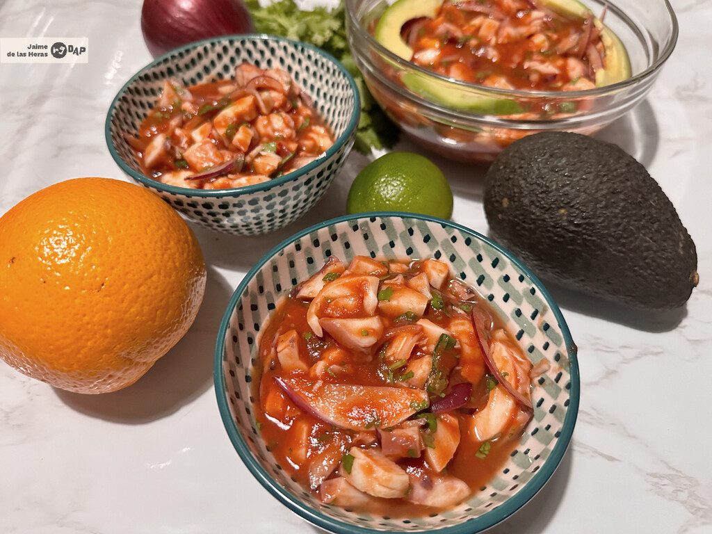 Bien podría ser un ceviche, pero es mucho más: la receta mexicana con la que disfrutar de marisco fresquito sin complicarte