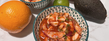 Bien podría ser un ceviche, pero es mucho más: la receta mexicana con la que disfrutar de marisco fresquito sin complicarte 