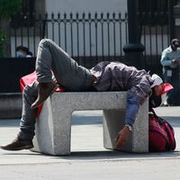 El calor no solo te marea, "secuestra" tu sangre: la explicación científica detrás de la lipotimia veraniega 