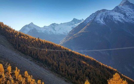 Suiza inaugura el puente en suspensión más largo del mundo 