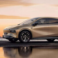 Hasta 1,704 km sin tener que parar. Un nuevo auto eléctrico rompe récord de autonomía por una sencilla clave: no renuncia a la gasolina