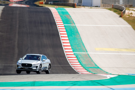 Jaguar I-PACE en circuito