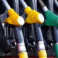 El rebrote de COVID en China tira a la baja el precio del petróleo, aunque no lo vamos a notar en la gasolinera