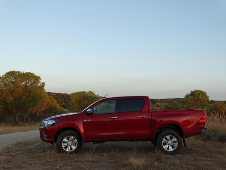 Lateral Prueba Toyota Hilux Exteriores Campo