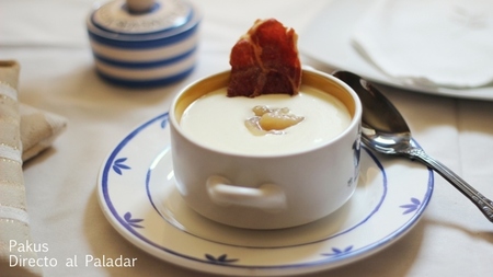 Receta de vichyssoise con compota de manzana y crujiente de jamón