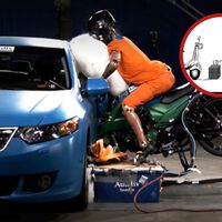 Unos ingenieros han inventado un airbag para motos tan grande que sale volando contigo en caso de accidente