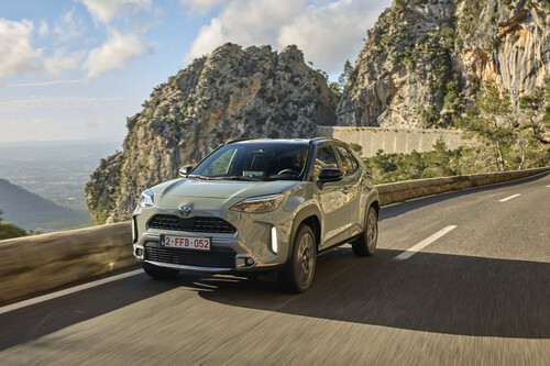 Probamos el Toyota Yaris Cross: uno de los mejores B-SUV híbridos ahora es más cómodo y le ha venido bien un extra de potencia