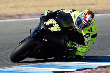 Dominique Aegerter, con una sospechosa Kawasaki con carenado Ninja ZX-RR