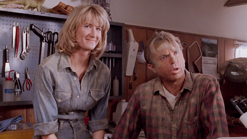 En el inicio de Jurassic Park un detalle muestra que John Hammond no tiene idea de lo que está haciendo (ni dentro ni fuera del parque). Noticias en tiempo real