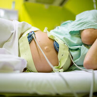 Una influencer a punto de dar a luz se entera que no podrá parir en un hospital privado como tenía planeado y entra en pánico: "Viva la sanidad pública"  