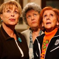 Alberto Caballero, creador de 'Aquí no hay quien viva', sobre la precuela teatral: "Te da tu punto de ternura, pero le habían echado bastante morro. Las cosas como son" 