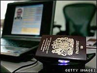 Los aeropuertos británicos realizarán escáneres faciales