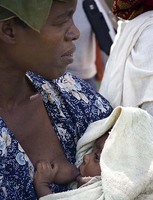 Interrumpir la lactancia materna no reduce el riesgo de contagio de VIH