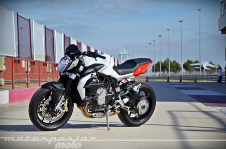 mv-agusta-brutale-800-1000-001.jpg