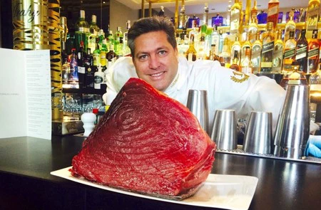 Menú asequible, cocina fusión y atún catalán: así es Arahy, el restaurante en el que Rajoy pasó la tarde de su moción