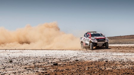 Fernando Alonso ante el reto imposible: un coche nuevo, navegación y mucha arena le esperan en el Dakar