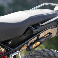 BMW está trabajando en un asiento retráctil para sus motos: De una a dos plazas en cuestión de segundos