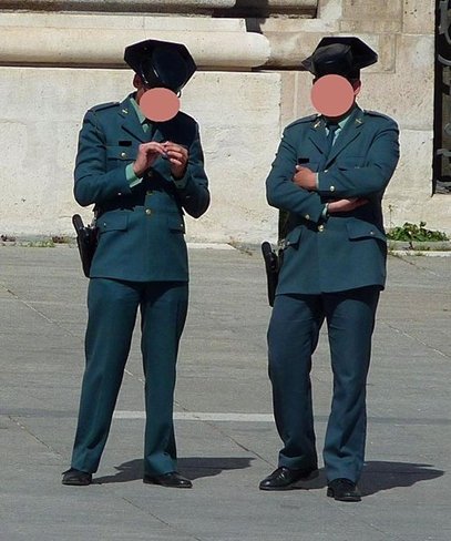 La Guardia Civil detiene a dos menores por "injurias" a un alcalde en las redes sociales