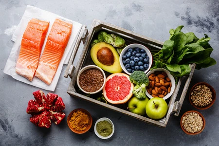 Dieta antiinflamatoria para proteger la salud: estos son los alimentos que la componen y las claves para llevarla a cabo