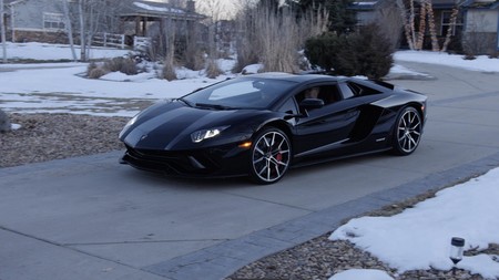 ¿Recuerdas al padre que le construyó un Lamborghini a su hijo? La marca vio el caso y les prestó un Aventador