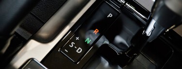 ¿Para qué sirve el + / - en la transmisión automática de tu auto y en qué momento deberías usarlo? 