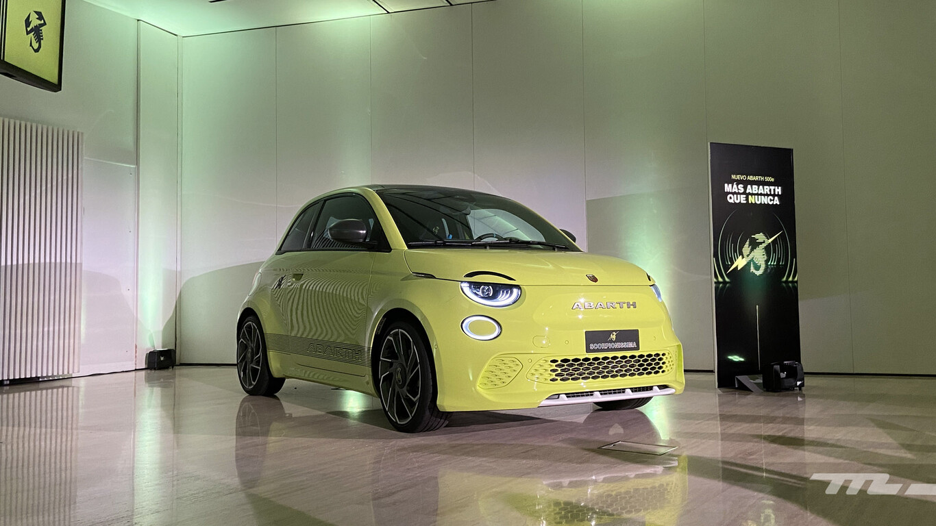 Primer contacto con el Abarth 500e: la primera pelotilla eléctrica quiere hacer sombra a los escorpiones de gasolina