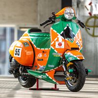 Rápida, radical y preciosa. La Vespa más extrema se pilota como una superdeportiva y tiene mucho que ver con un Mazda legendario 