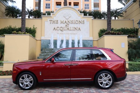 ¡Qué ofertón! Por 38 MDD te llevas un departamento de lujo que incluye un Rolls-Royce Cullinan y un Lamborghini Aventador S