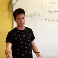 El discurso viral de un adolescente sobre nuestro obsoleto modelo educativo, y sus propuestas para cambiarlo