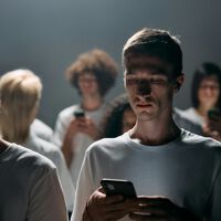 Los jóvenes han decidido dejar de publicar (tanto) en Facebook e Instagram. La "bazofia generada por IA" tiene vía libre