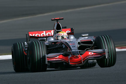 Lewis Hamilton por delante de los Ferrari en China