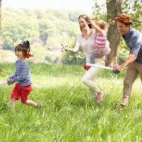 ¡Juega más con tus hijos! Jugar contigo mejora sus habilidades de memoria y participar en juego activo beneficia su salud mental