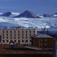 A 900 km de Noruega hay unas islas donde Rusia quiere poner a prueba el artículo 5 de la OTAN y al resto de Europa