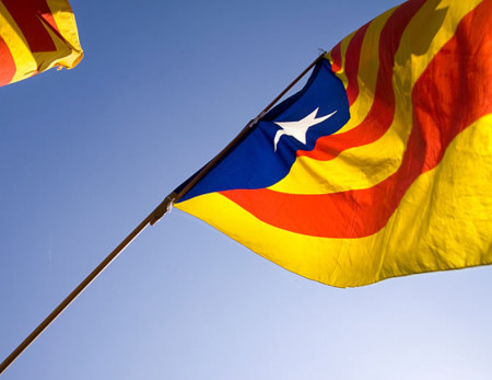 Los gigantes de la inversión huyen de la deuda española ante las elecciones catalanas