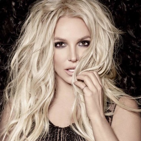 ¡Una de parejas navidadeñas! Britney Spears y sus achuchones a Sam Asghari, y Katy Perry a manotazo limpio con Orlando Bloom