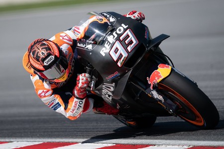 Marc Márquez se ha sobrepuesto a sus problemas de hombro y ha sido el más rápido del primer día de test en Sepang