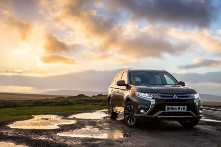 El Mitsubishi Outlander PHEV 2017 permitirá por fin el modo 100% eléctrico desde el arranque