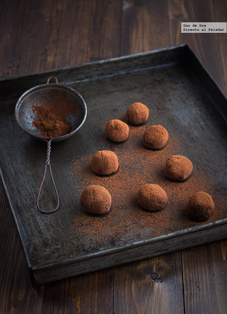 Trufas de pimienta rosa. Receta sin gluten