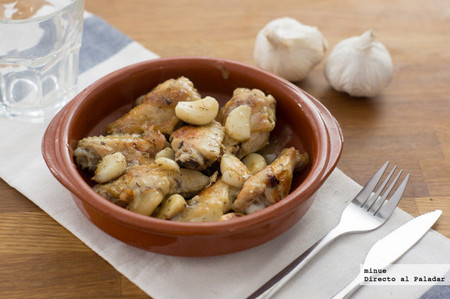 Alitas de pollo y la salsa de los 40 dientes de ajo. Receta