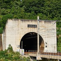 Nem França, nem Inglaterra: o túnel ferroviário subaquático mais longo do Mundo fica entre essas ilhas 