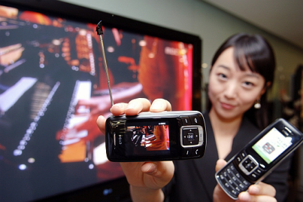 LG LB1700, el último móvil con televisión