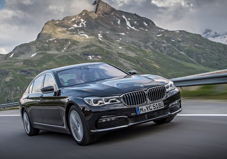 ¡El lujo quiere ir rápido! BMW registra el nombre M7 en EE. UU.