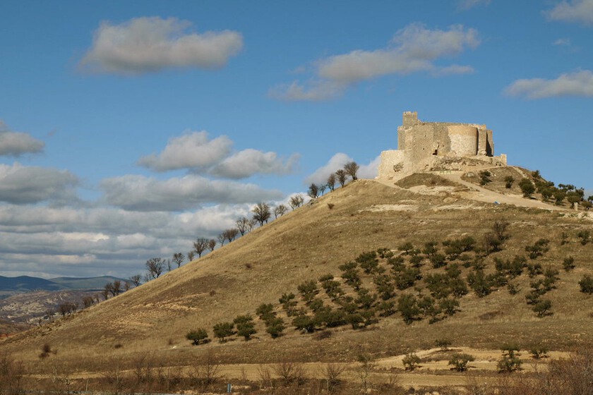 El pueblo menos conocido de Castilla- La Mancha en el que se come de maravilla y hacen un cabrito asado de especialidad, único en Guadalajara