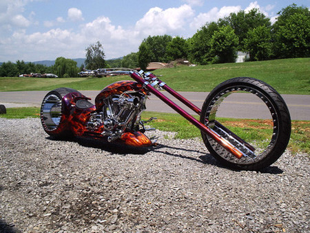 Custom con ruedas sin ejes