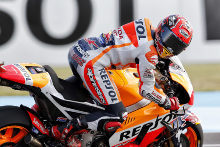 Marc Márquez consigue la pole pero la protagonista del día es una goma trasera reventada
