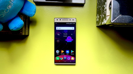 Alcatel 5, análisis: la doble cámara frontal tiene un "precio" asimétrico