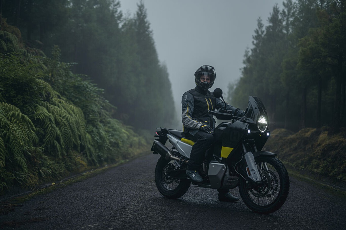 Faros antiniebla para la moto: el aliado silencioso que puede evitar accidentes 